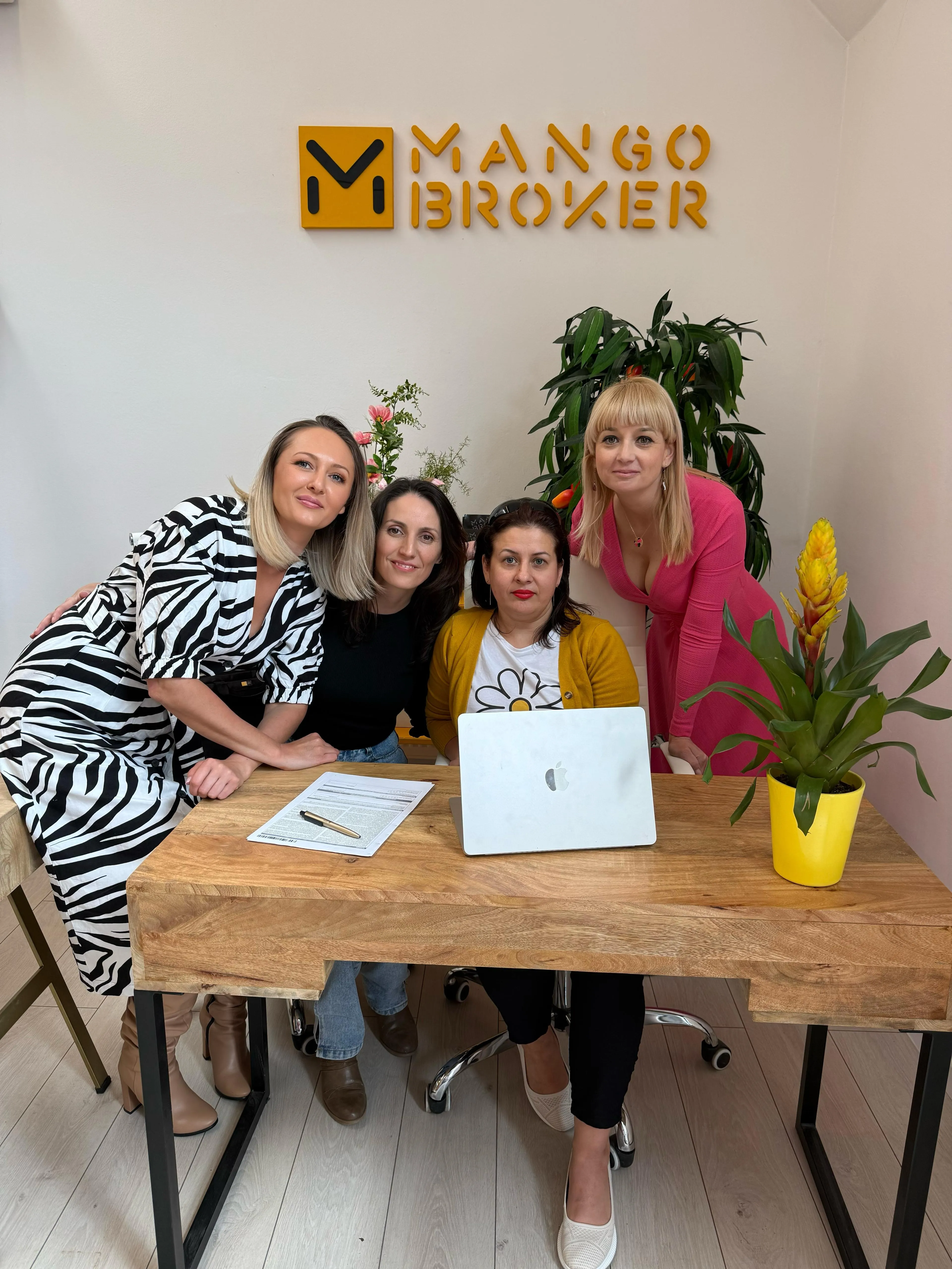Echipa Mango Broker